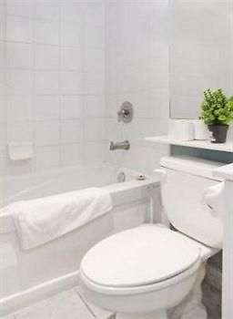 Royal Stays Suites - Blue Jays Way تورونتو المظهر الخارجي الصورة