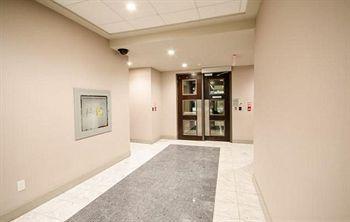 Royal Stays Suites - Blue Jays Way تورونتو المظهر الخارجي الصورة