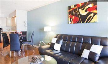 Royal Stays Suites - Blue Jays Way تورونتو المظهر الخارجي الصورة